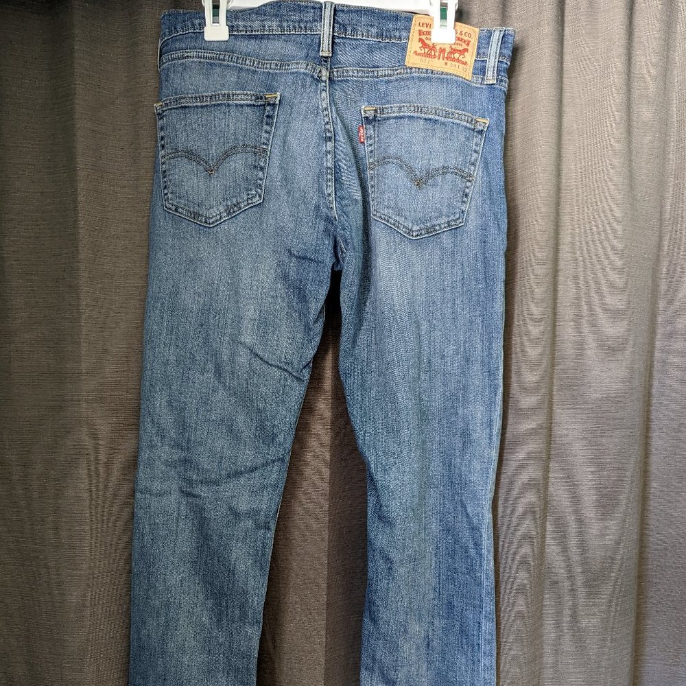 Men's Levi's Size 34 x 32 Medium Wash 511 Slim Fit Jeans
